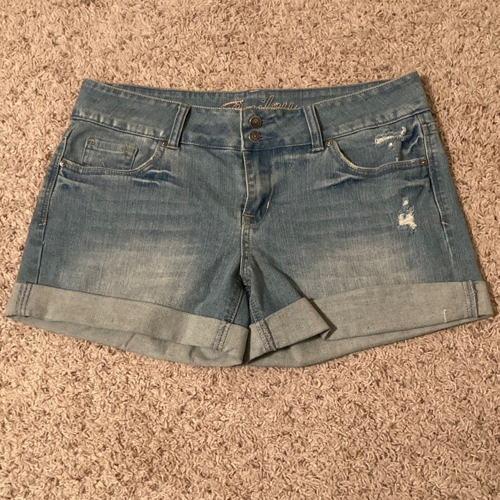 dELiA*s | light wash midi shorts